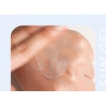 Isntree - Hyaluronic Acid Watery Sun Gel